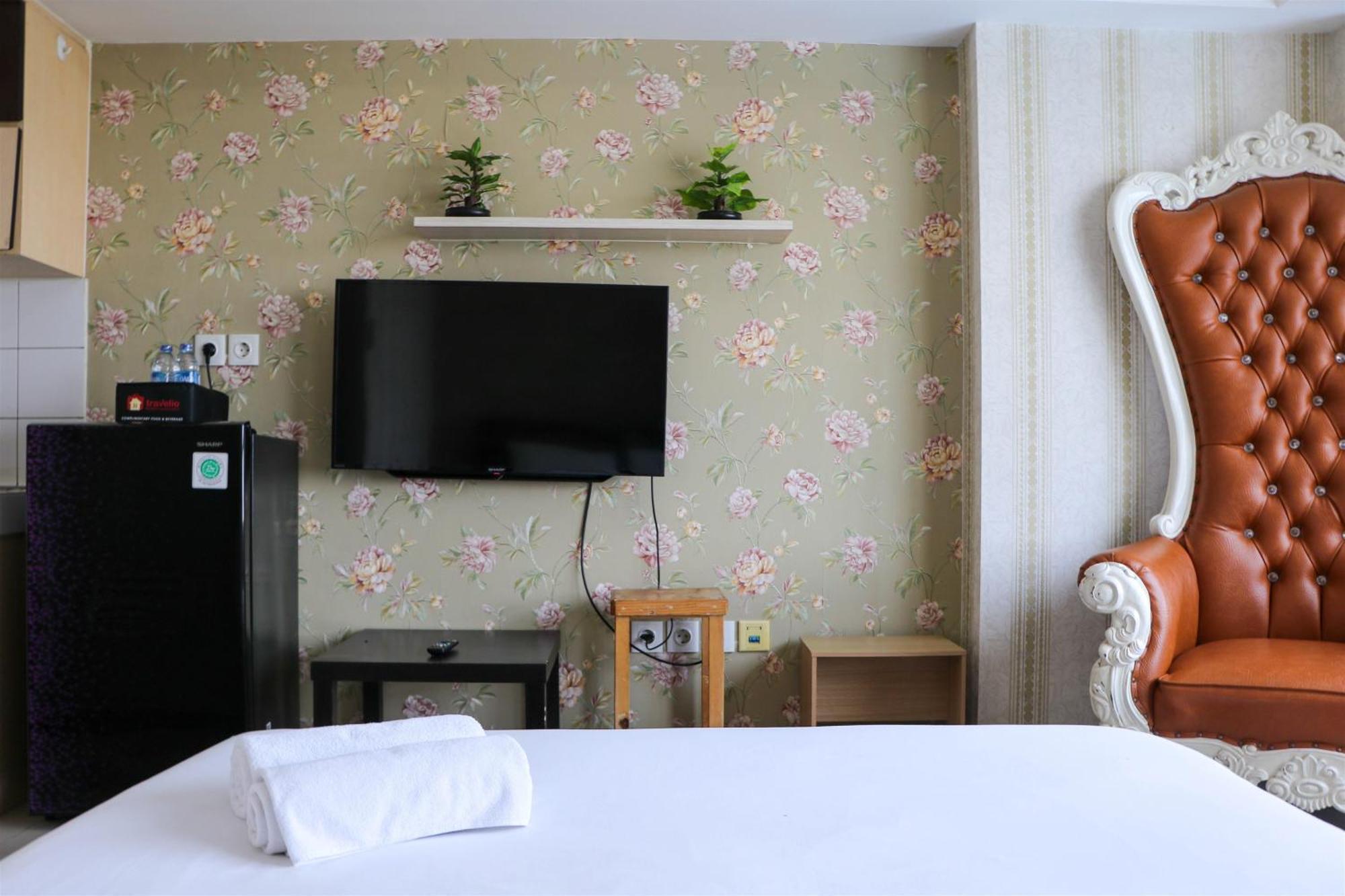 Warm And Good Springlake Summarecon By Travelio